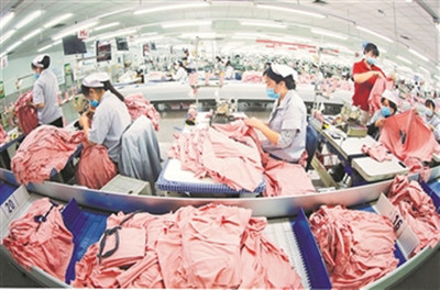 紡企訂單紛至沓來，工人生產熱潮涌動，服裝產業迎來復蘇春風